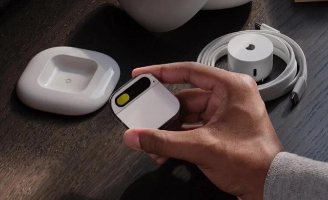 罗技CEO称现有AI硬件是在替“不存在的问题”找答案